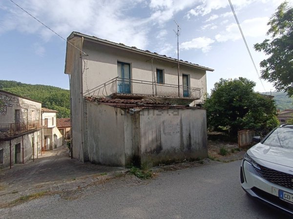 casa indipendente in vendita a San Severino Lucano