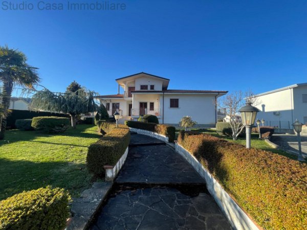 casa indipendente in vendita a Sarconi