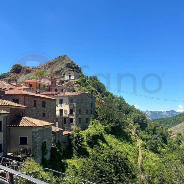casa indipendente in vendita a Sasso di Castalda