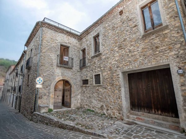 casa indipendente in vendita a Sasso di Castalda