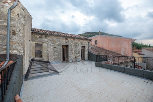 appartamento in vendita a Sasso di Castalda