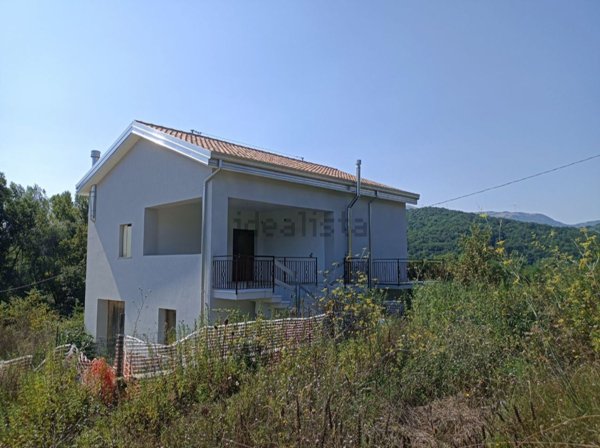 casa indipendente in vendita a Satriano di Lucania