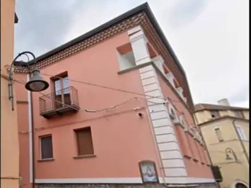 intera palazzina in vendita a Satriano di Lucania