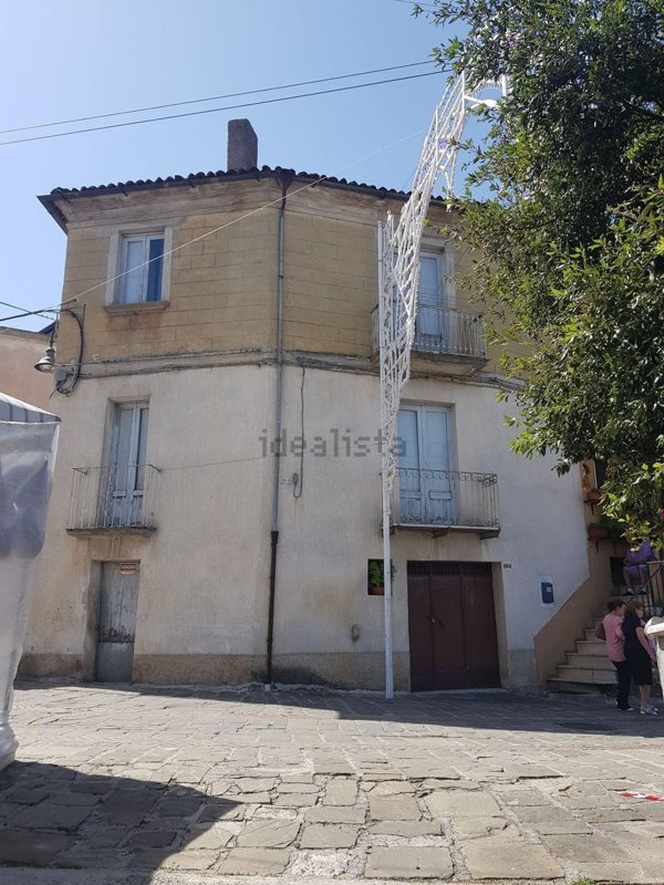 casa indipendente in vendita a Satriano di Lucania