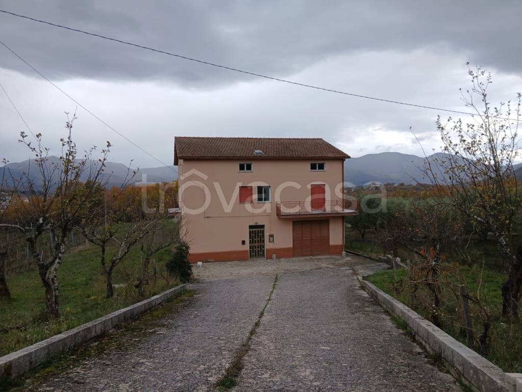 casa indipendente in vendita a Satriano di Lucania