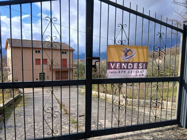 casa indipendente in vendita a Satriano di Lucania