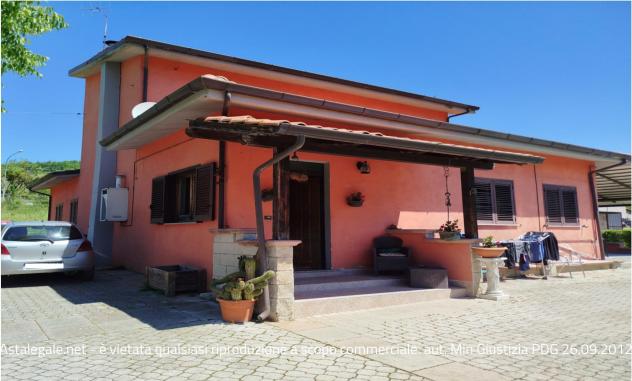 casa indipendente in vendita a Satriano di Lucania in zona Isca