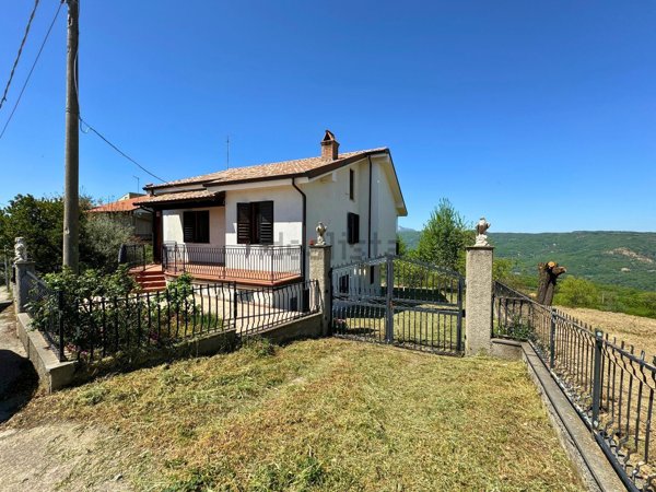 casa indipendente in vendita a Teana