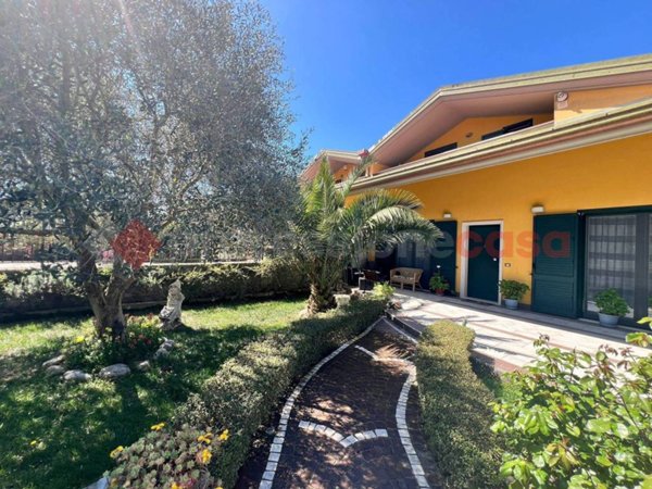 casa indipendente in vendita a Tito