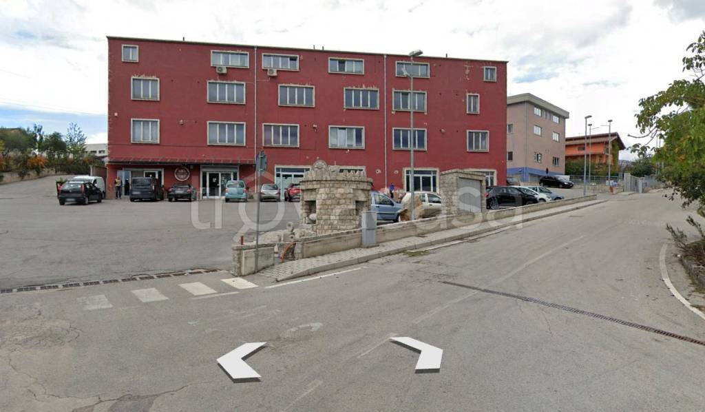 negozio in vendita a Tito