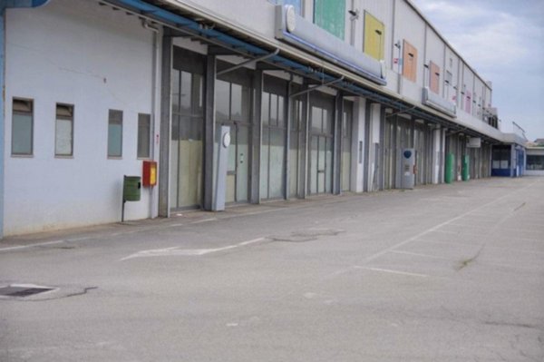 negozio in vendita a Tito
