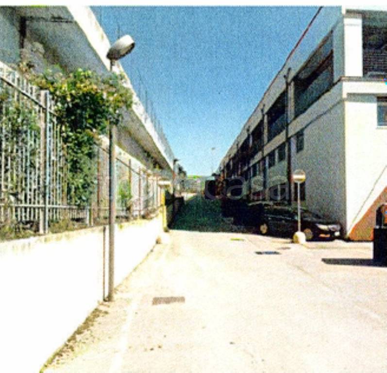 negozio in vendita a Tito
