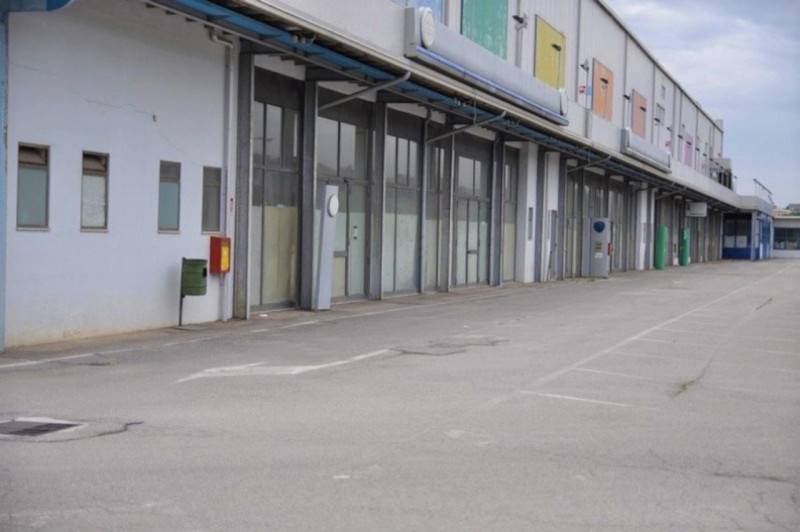 locale commerciale in vendita a Tito