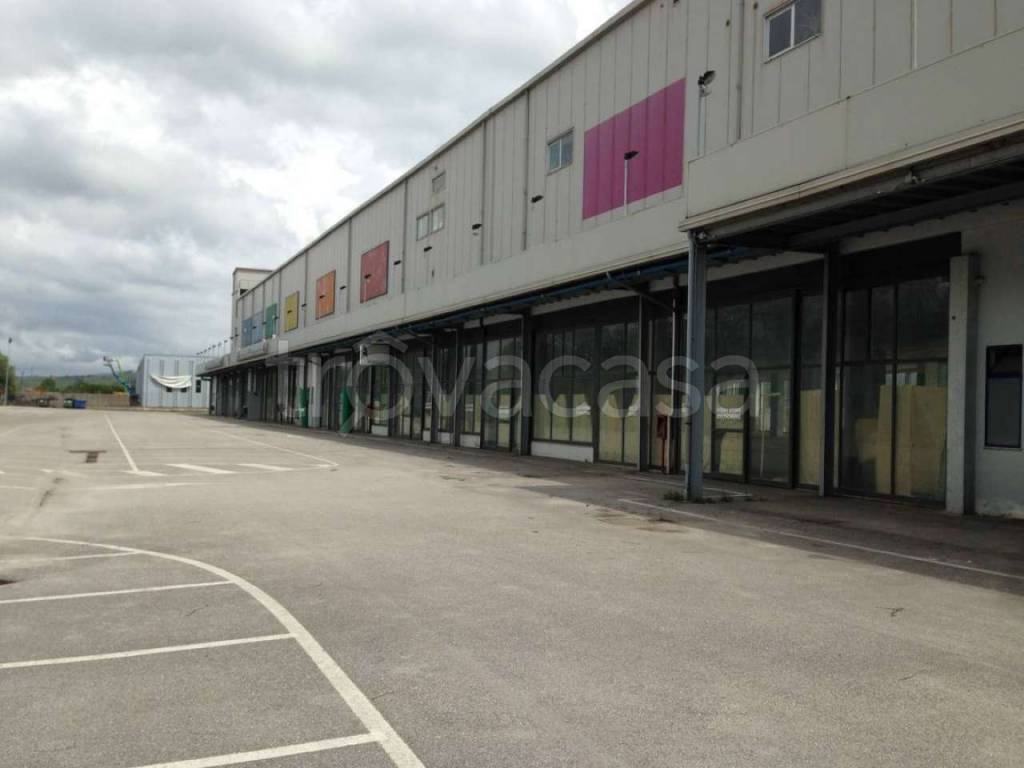 negozio in vendita a Tito