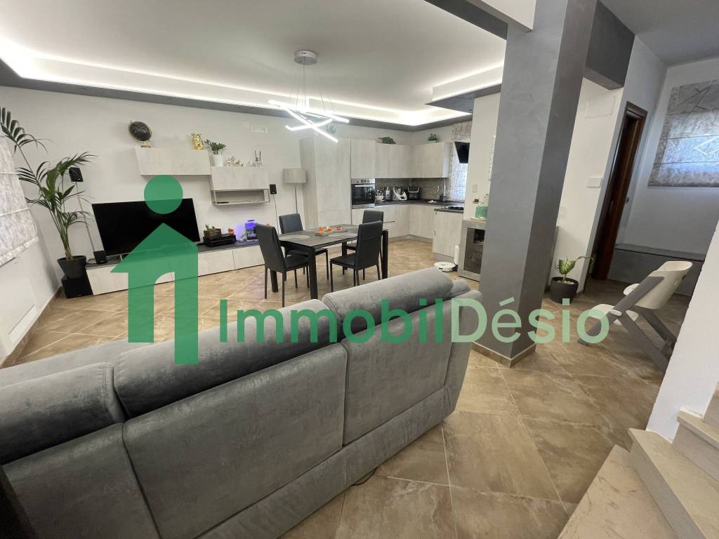 casa indipendente in vendita a Tito