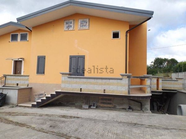 casa indipendente in vendita a Tito
