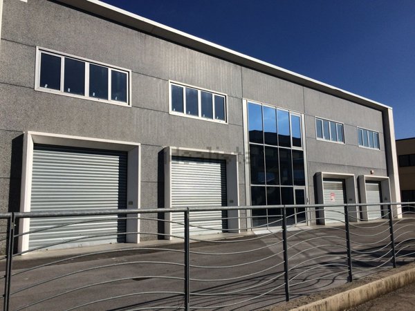 locale commerciale in vendita a Tito