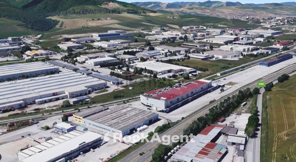 locale commerciale in vendita a Tito