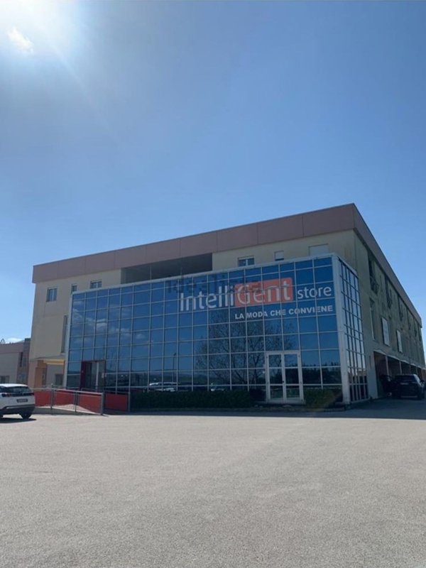 negozio in vendita a Tito