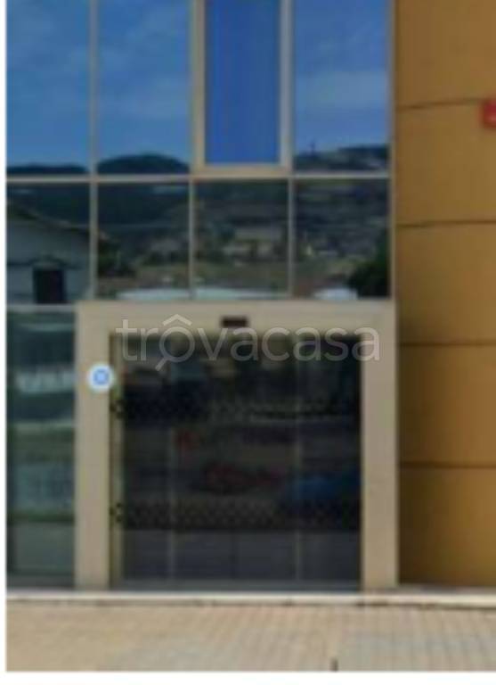 negozio in vendita a Tito