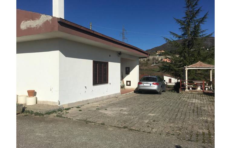 casa indipendente in vendita a Tito