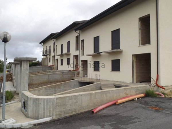 casa indipendente in vendita a Tito