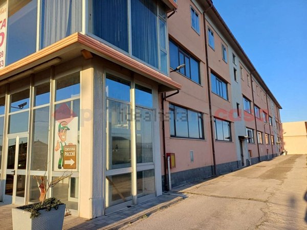 locale commerciale in vendita a Tito