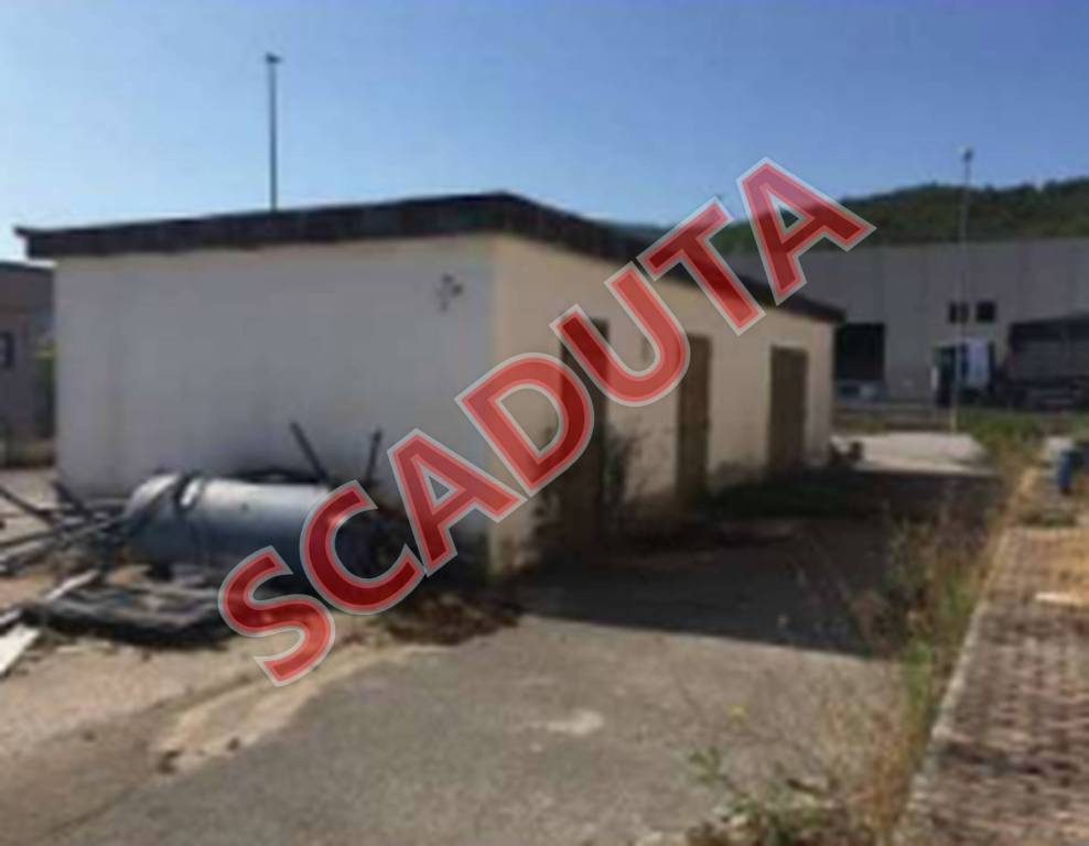 locale commerciale in vendita a Tito