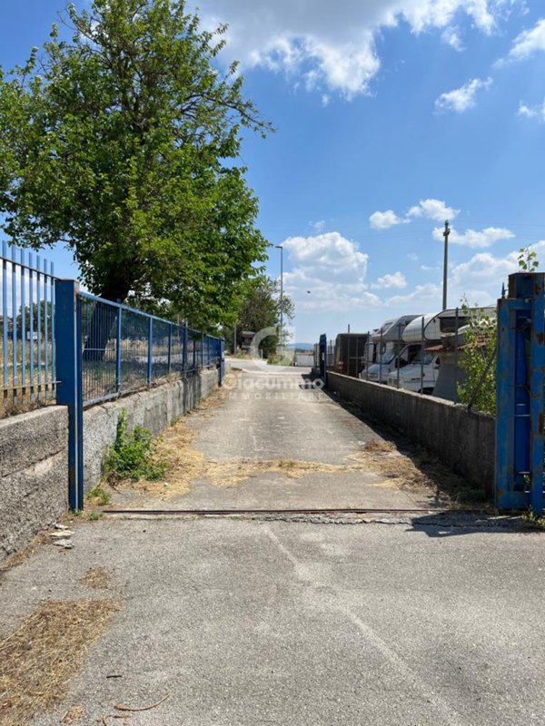 negozio in vendita a Tito