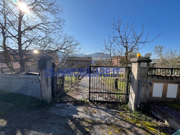 casa indipendente in vendita a Tito