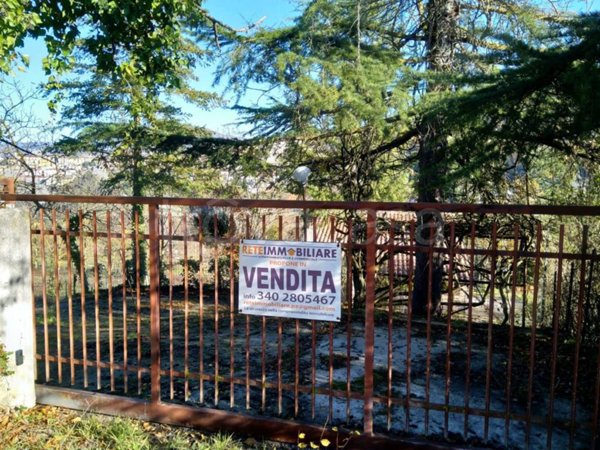 casa indipendente in vendita a Tito