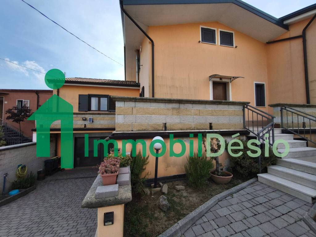 casa indipendente in vendita a Tito