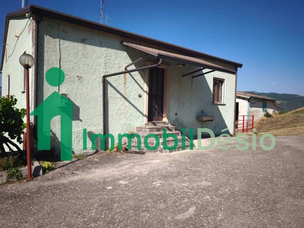 casa indipendente in vendita a Tito