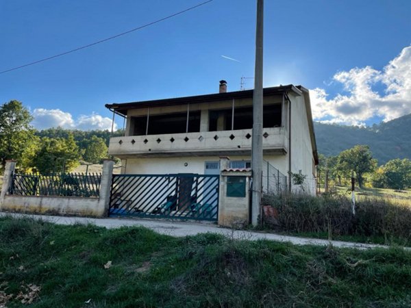 casa indipendente in vendita a Tramutola
