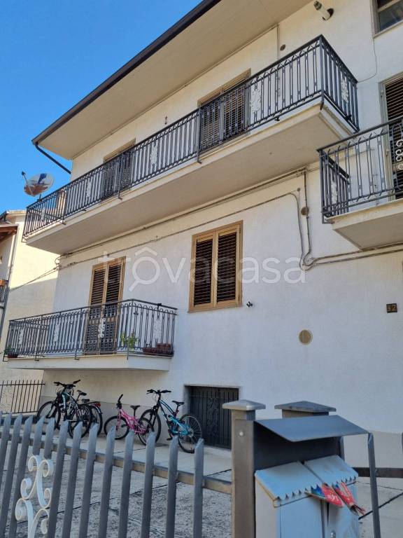 casa indipendente in vendita a Tramutola