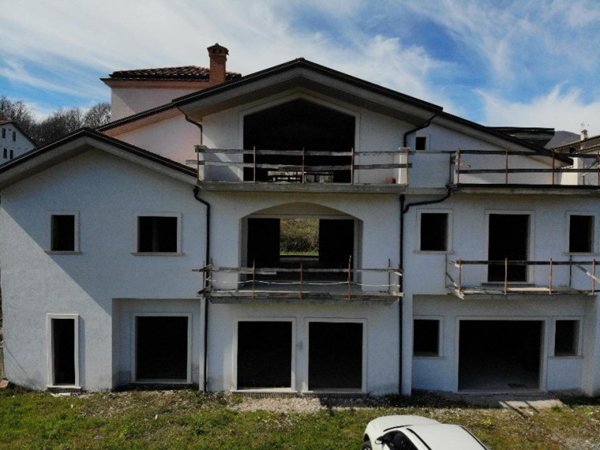 casa indipendente in vendita a Tramutola