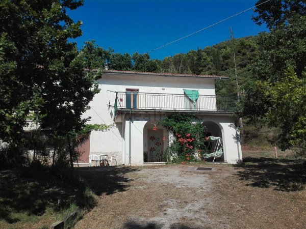 casa indipendente in vendita a Tramutola