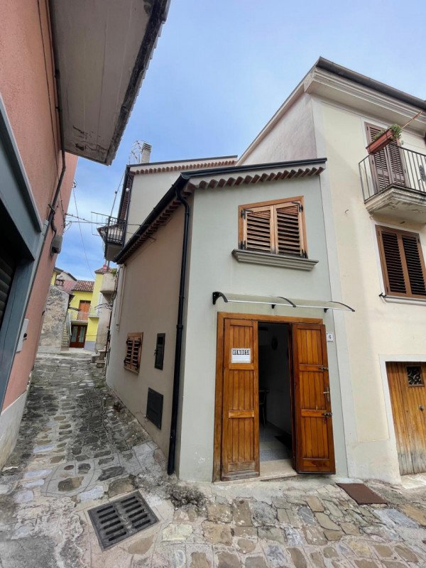 casa indipendente in vendita a Tramutola