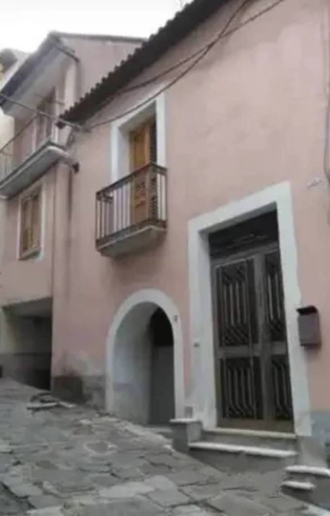casa indipendente in vendita a Tramutola
