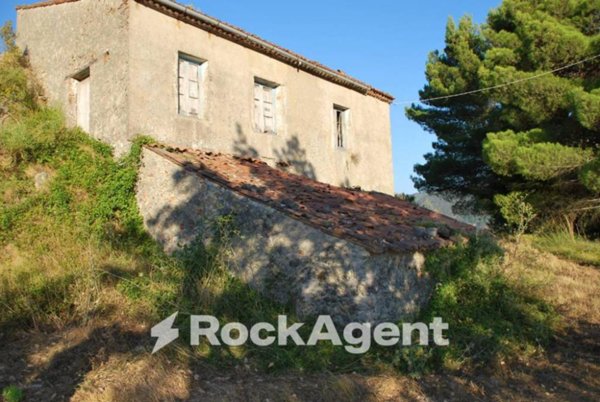 casale in vendita a Trecchina in zona Colla