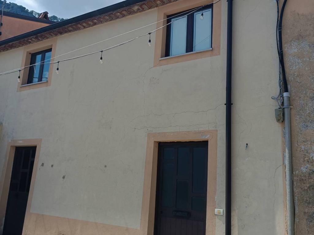 casa indipendente in vendita a Trecchina in zona Piano dei Peri