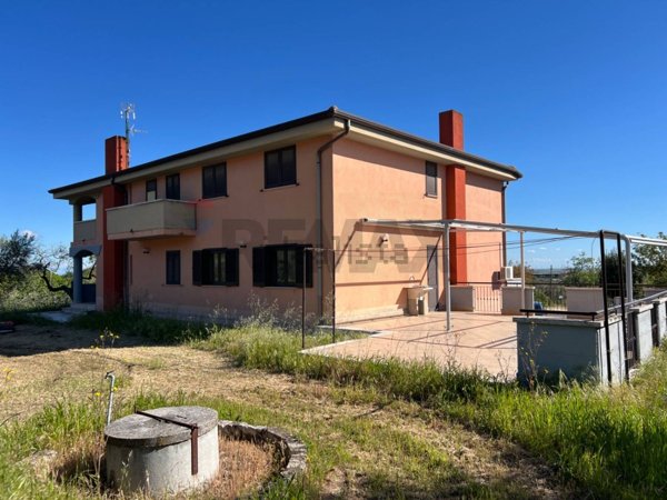 casa indipendente in vendita a Venosa