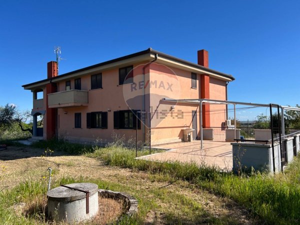 casa indipendente in vendita a Venosa