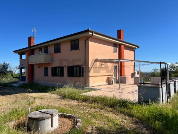 casa indipendente in vendita a Venosa