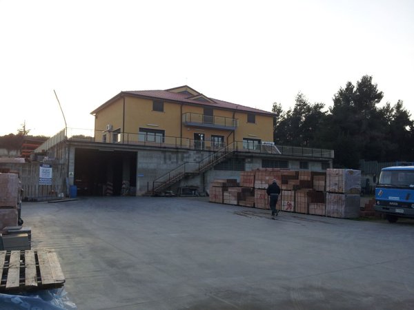 locale di sgombero in vendita a Venosa