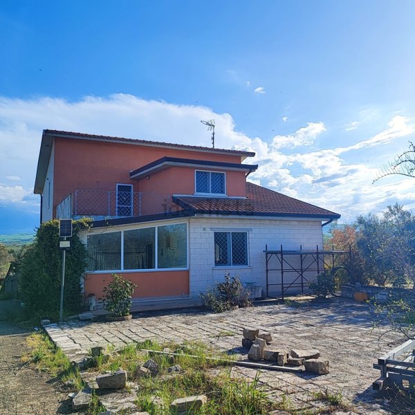 pentavano in vendita a Venosa