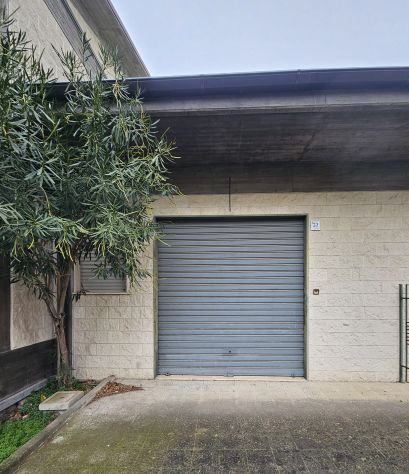 locale commerciale in vendita a Venosa