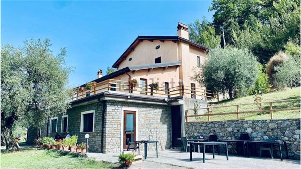 casa indipendente in vendita a Viggianello