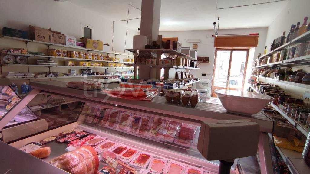negozio in vendita a Viggiano