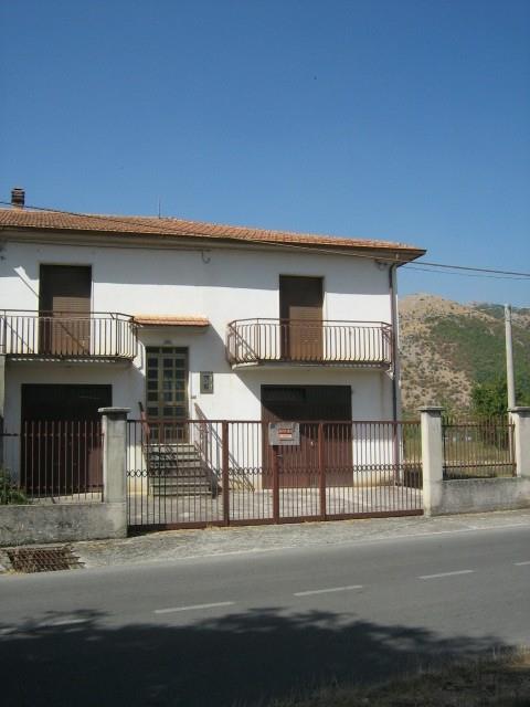 casa indipendente in vendita a Paterno